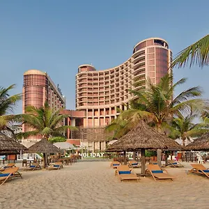 Holiday Beach Hotel Danang Hotel